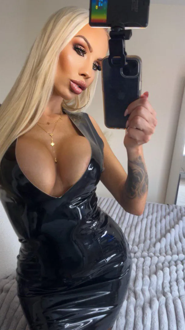 Just letting these shiny dress do all the talking tonight