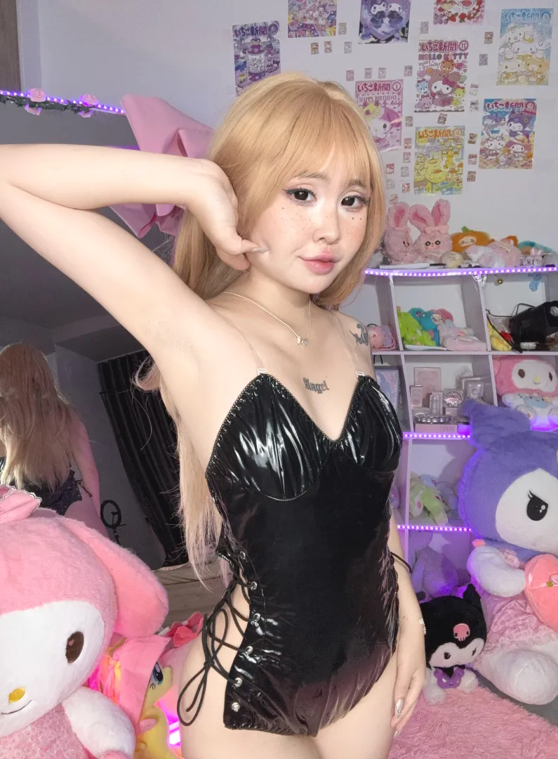 just pull out your cock and I'll start sucking