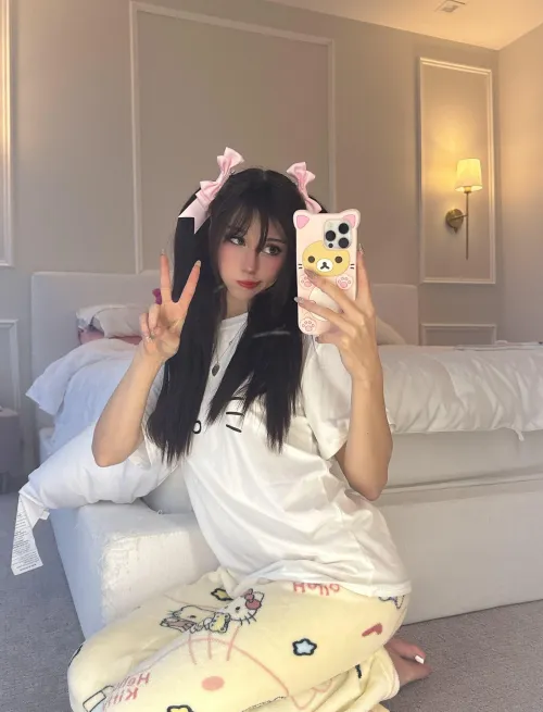 Just ur cute internet girlfriend