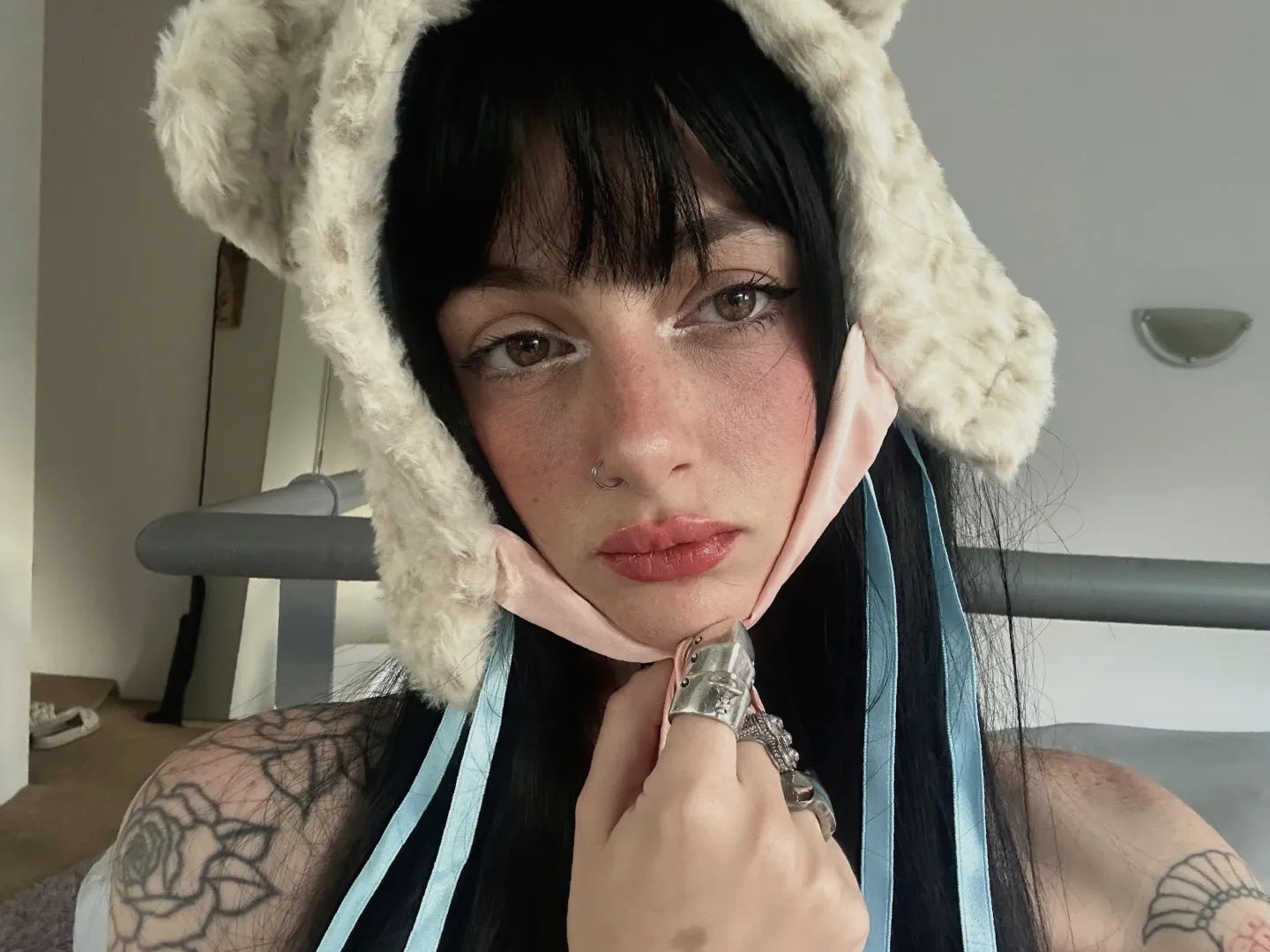 Just wanna link up but I can’t host rn – 19F – chat on lg: lunarumes.