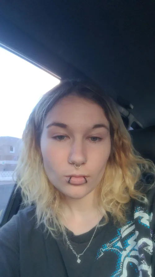 Kiss me in the car baby