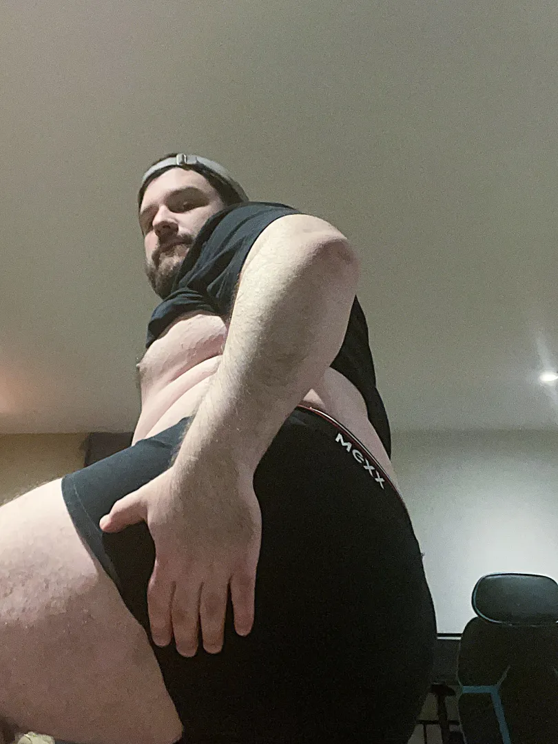 Kiss my fat ass… or fuck it, babe. Your choice. Just don’t keep me waiting 