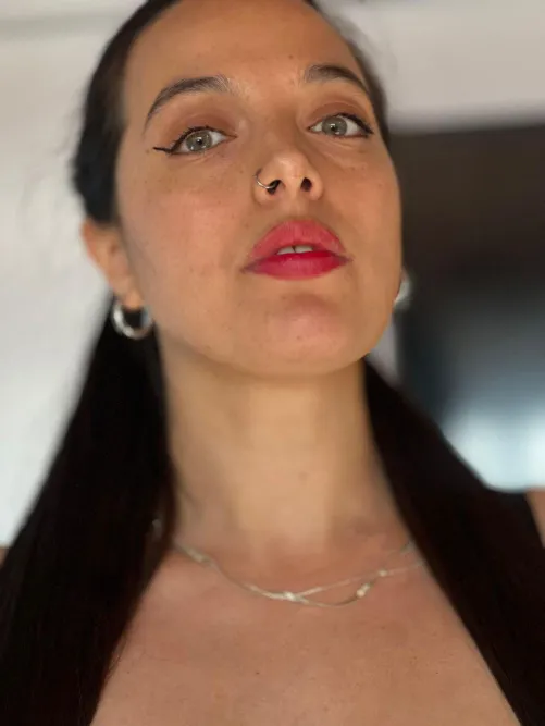 Kiss my lips and then...