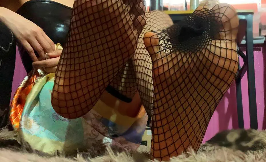 Kiss or lick my Chinese feet?