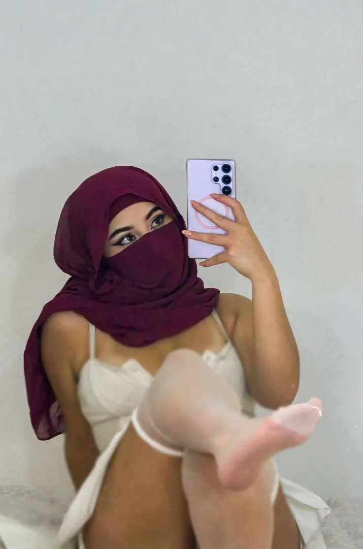 Kissing my feet wont break your fast!