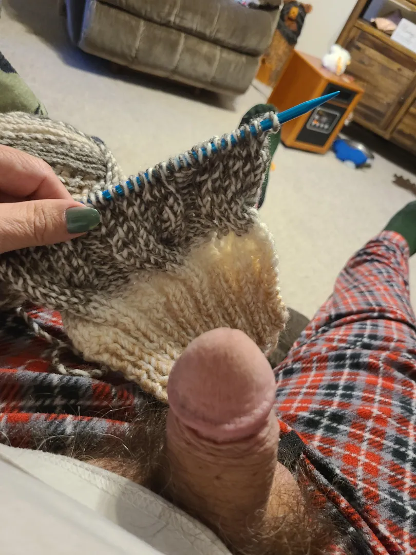 Knitting a new scarve!