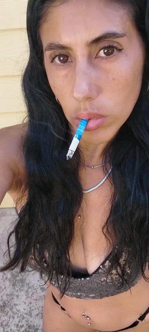 La mamy fumadora, ven y házme compañía!