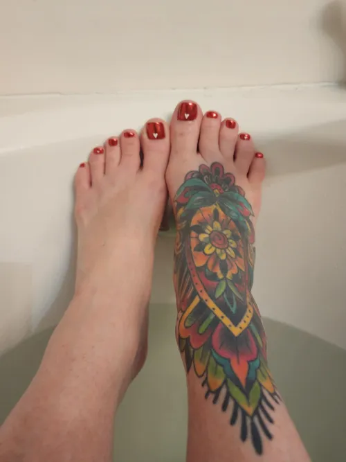 Late V-day toes