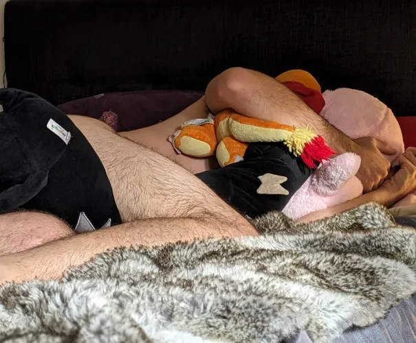 Lazy morning for a [Snuggle Saturday]