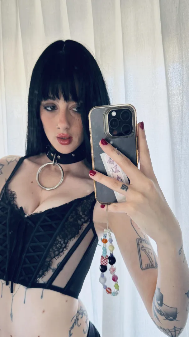 Lean in… closer  lnsta only: lunarumes,,