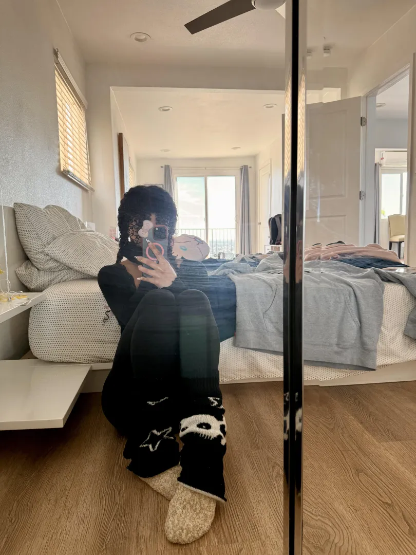 leggings and socks shouldn’t make u this susceptible… fully covered and ur still cumming 