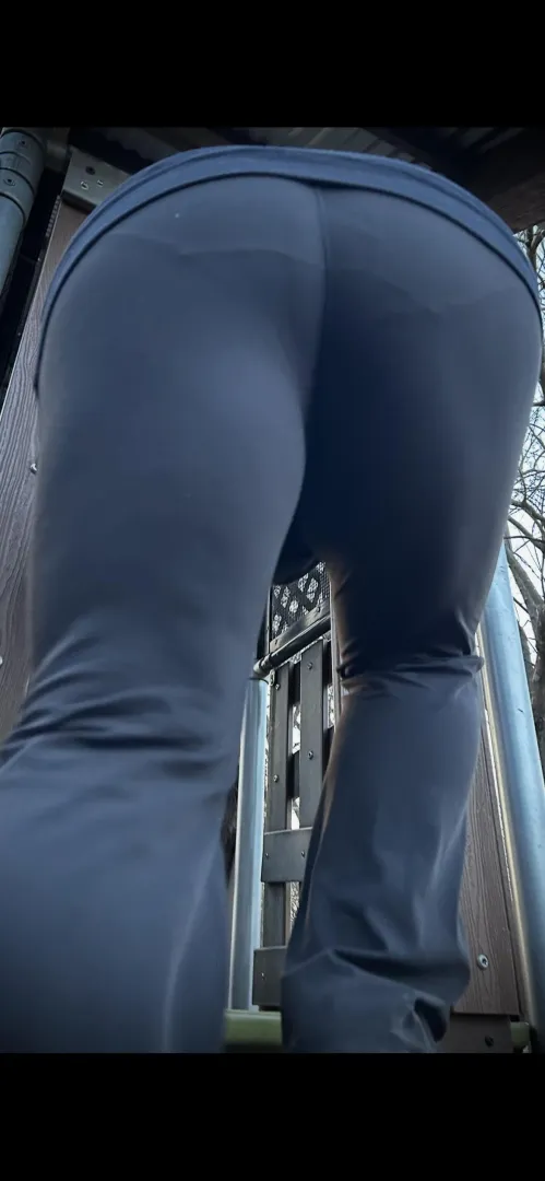 Leggings with fullback lines.