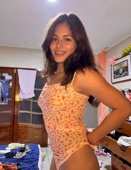 Let me know our age difference and I’ll tell you if I’d date you