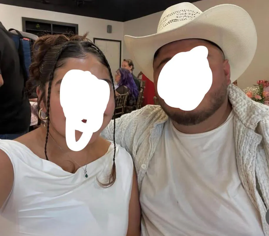 Let meet up 26m 22f looking for couples