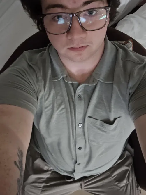 Lets hang out, its only me rn :3