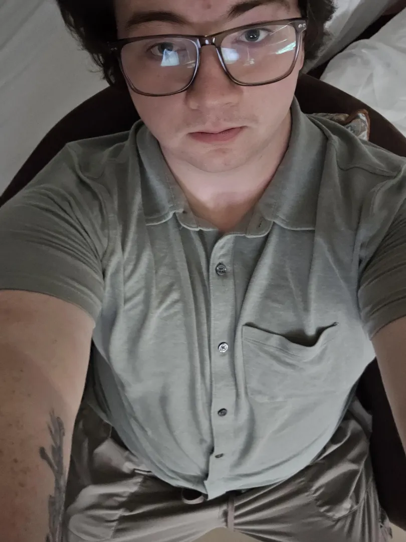 Lets hang out, its only me rn :3