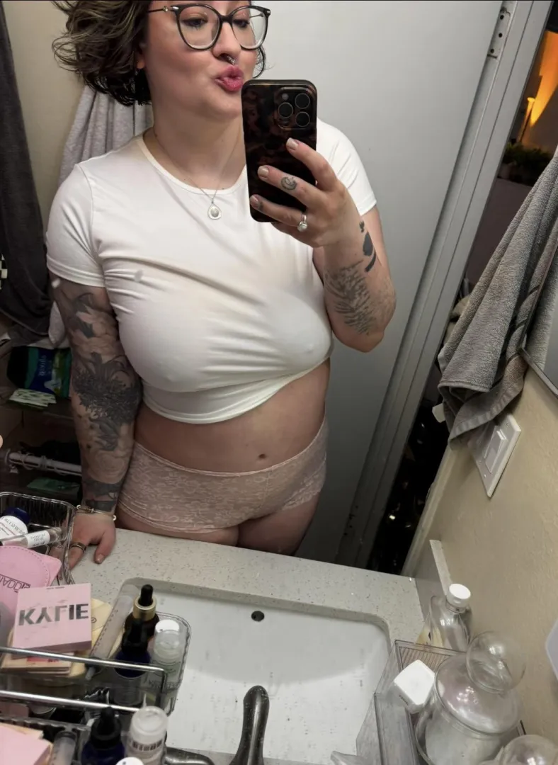 let’s have some fun-online & available  [sexting] [gfe] [premades] [customs] & more. dm for full menu 