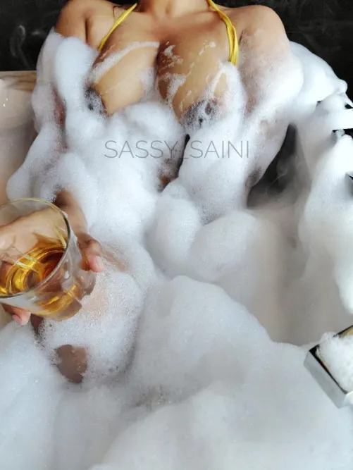 Let's take a Jaccuzzi together..... ❤‍