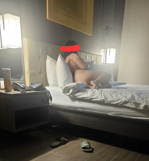 LF 2 good looking bulls tonight Greenbelt Makati area. We can host.