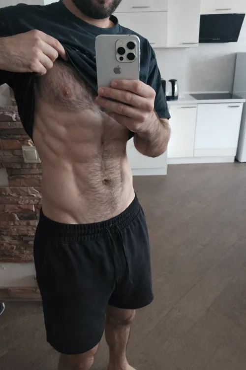 Lifting the shirt so y’all don’t have to imagine, thoughts?