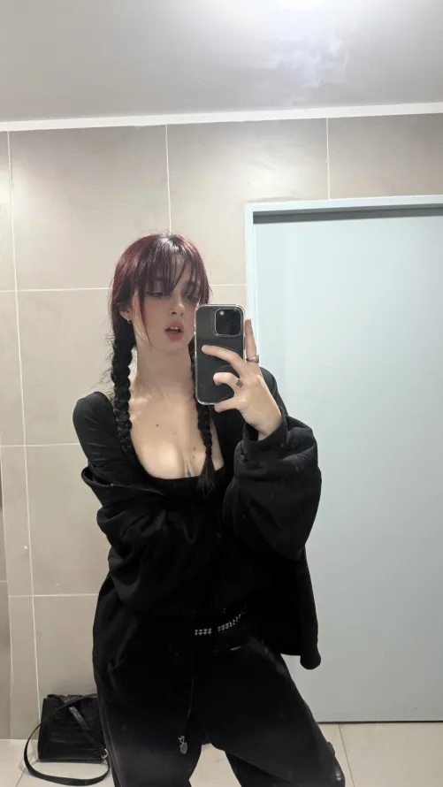 Light buzz, fun playful mood if you can host.. Insta only: lunarumes,,
