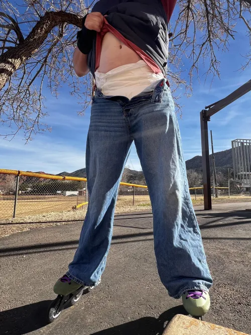 Little adventure with skates and pads 