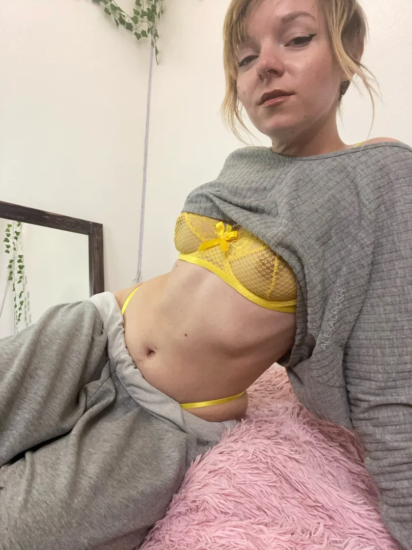 Little happy trail pokin' out