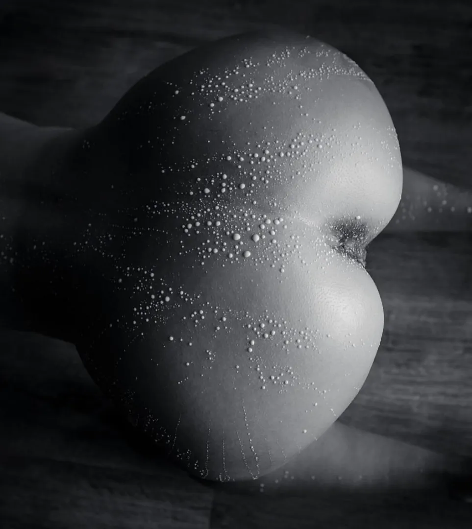 Little white droplets - Source: my personal archive, Berlin/2024. Model: myself. The photographer wants to remain anonymous. No filter, no AI, just manual skills
