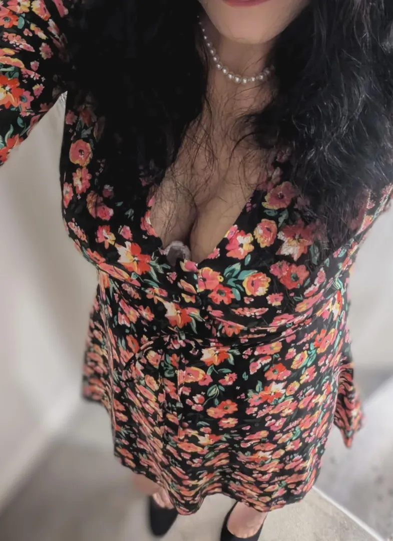 London girl looking for chat and more