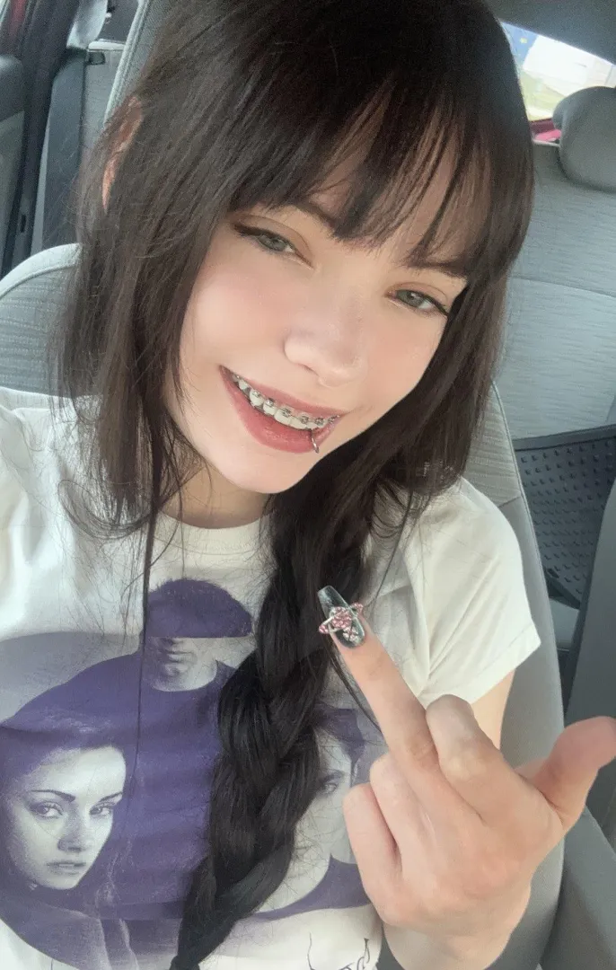 look at my hand not my eyes stupid