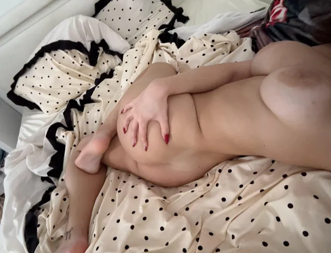 Look at that curve on my tit tho