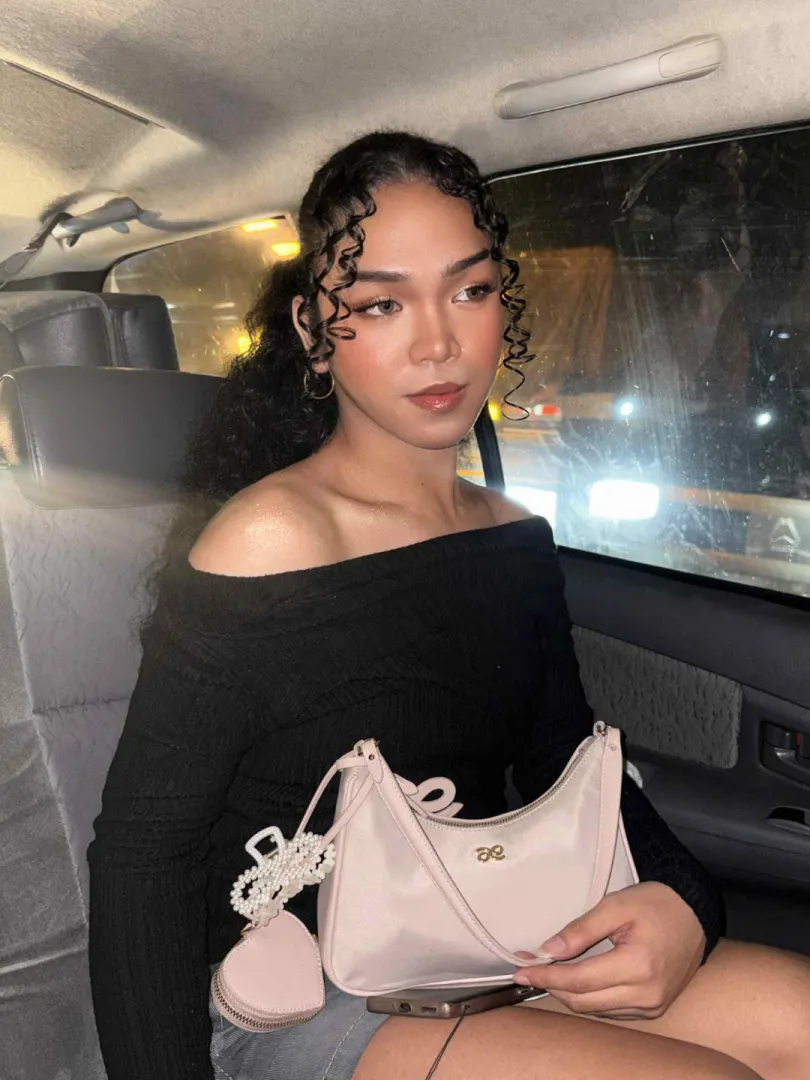 looking at me or the road? 👀