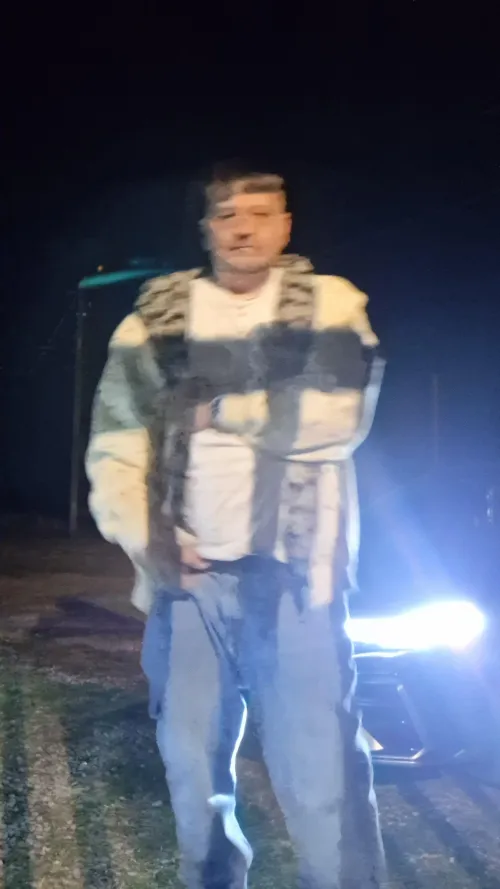 Looking for a hot female to help me spend his money and have a good time tonight