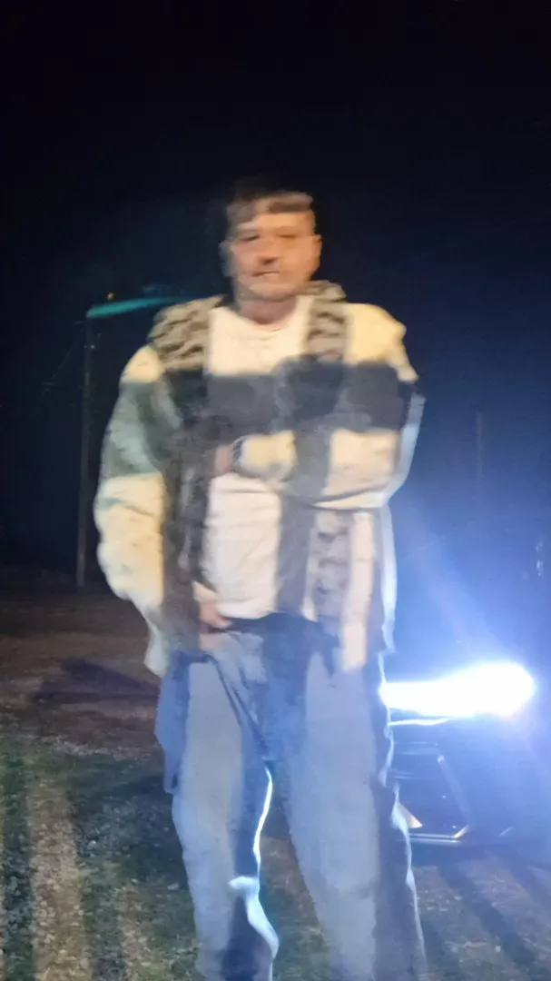 Looking for a hot female to help me spend his money and have a good time tonight