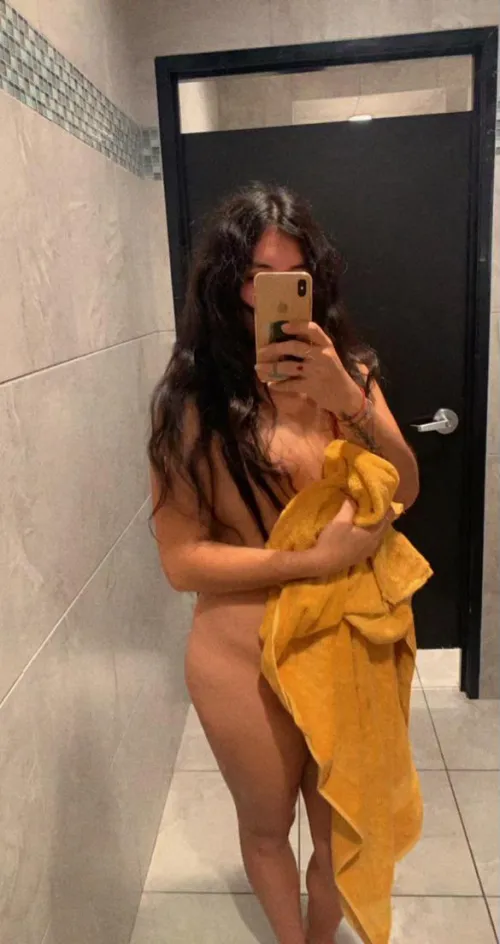 Looking for a thick girthy long cock to stretch my virgin bussy! Hosting in dallas.