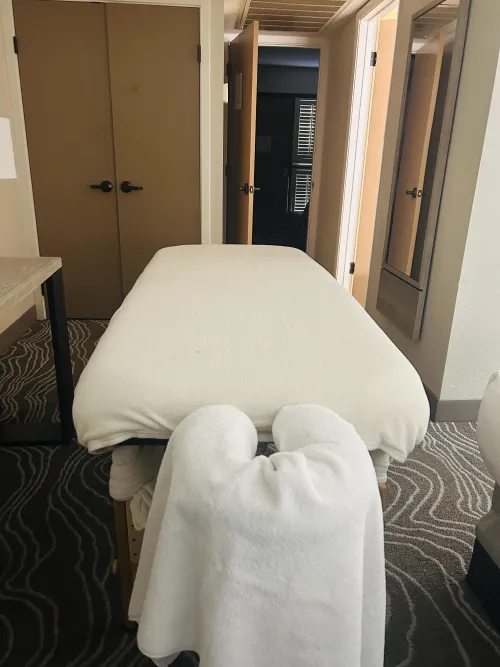 Looking for an exotic female or couples wife to give a sensual orgasmic rub to!