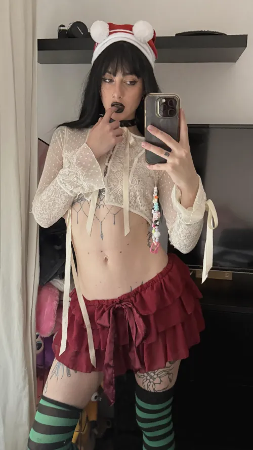 Looking for someone nearby w/ hosting abilities lg is easier: ,.lunarumes.'