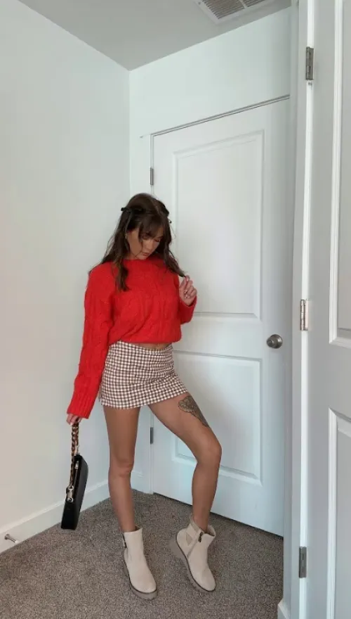 looking for someone to spoil me silly... sugar daddy, where r u? <3