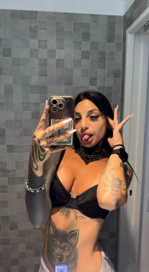 Looking for someone who can fuck me every hour