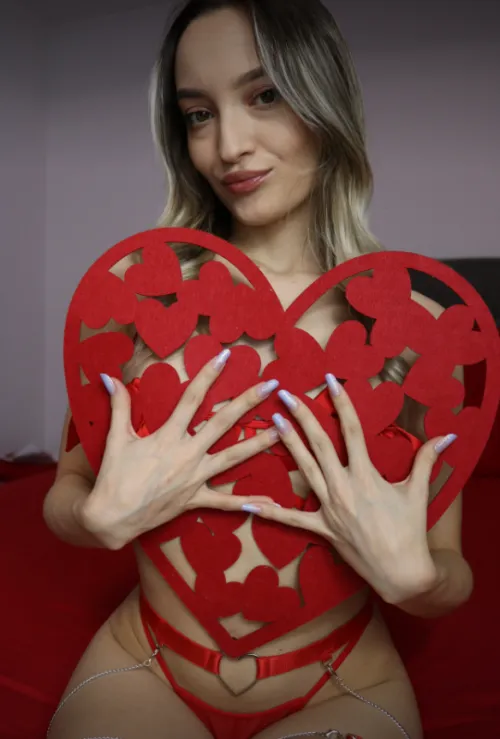 Looking so good with these gorgeous nails which complete my whole look