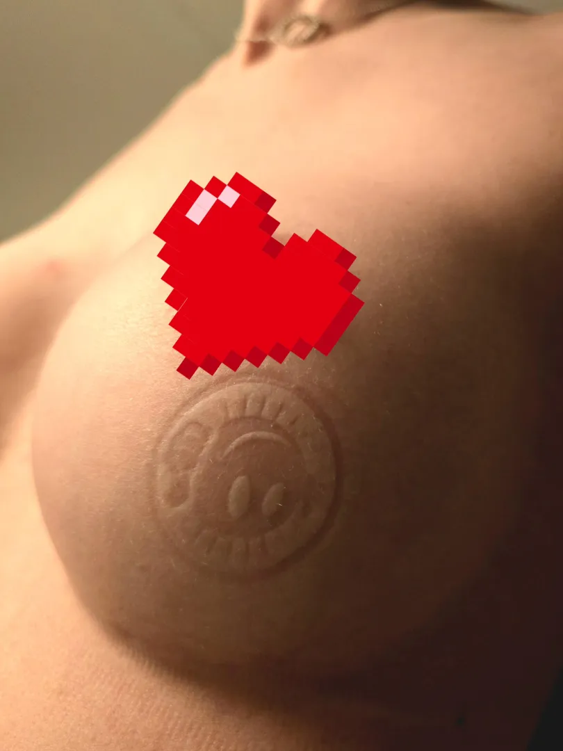 Lost a good girl coin and found it in my bra. Having tits is fun 