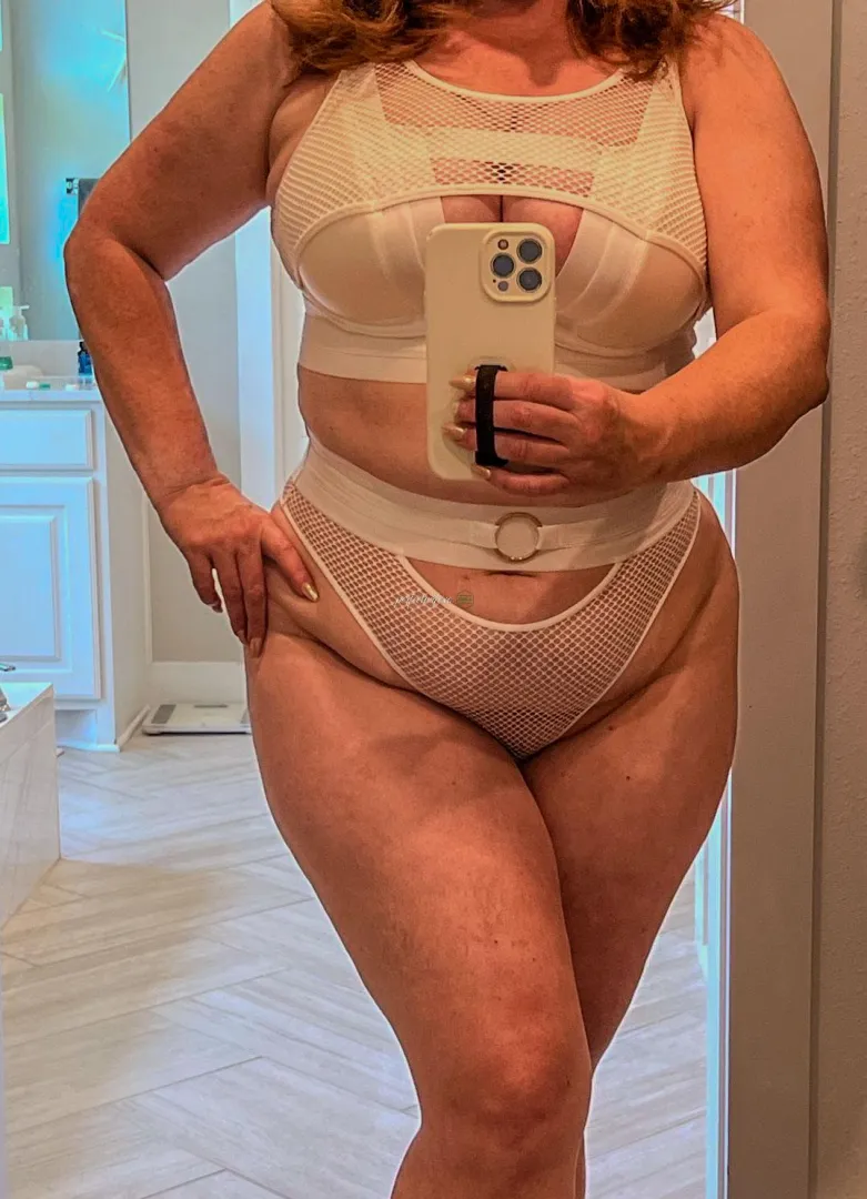 Love my curves in Axl