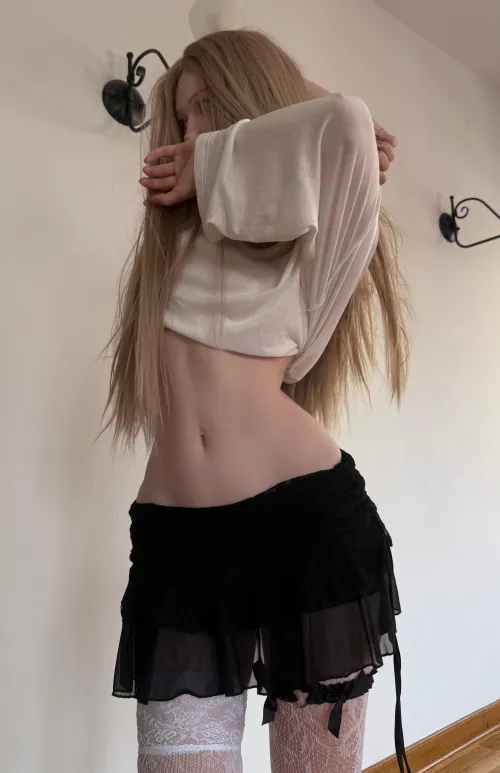 Love my new low rise skirt >x<