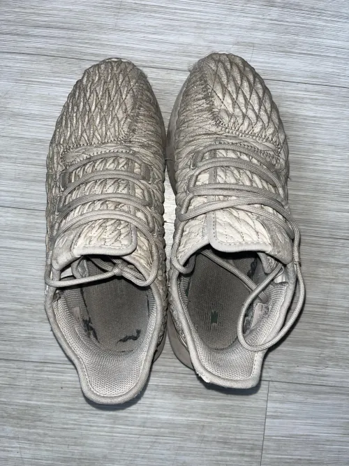 Love showing off my boyfriend’s shoes!! 