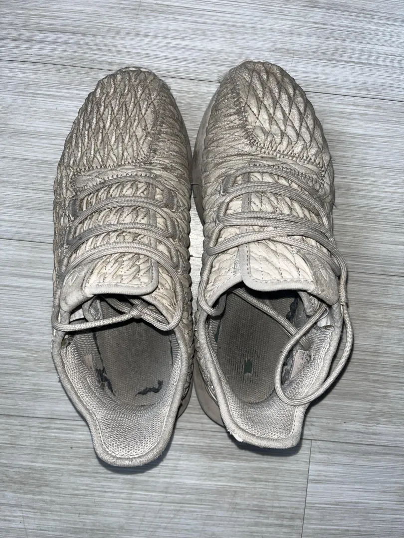 Love showing off my boyfriend’s shoes!! 