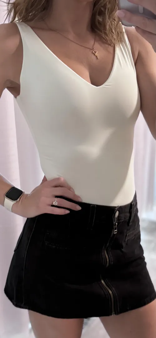 Love to go on dates proudly showing off my key