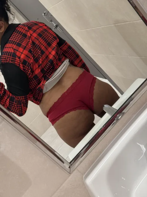 Loving the way my ass looks in these.