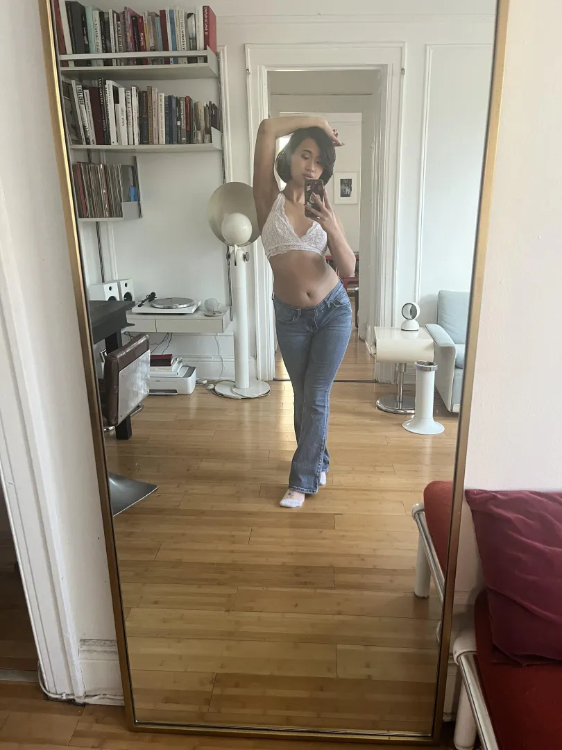 Low rise jeans are making a comeback!