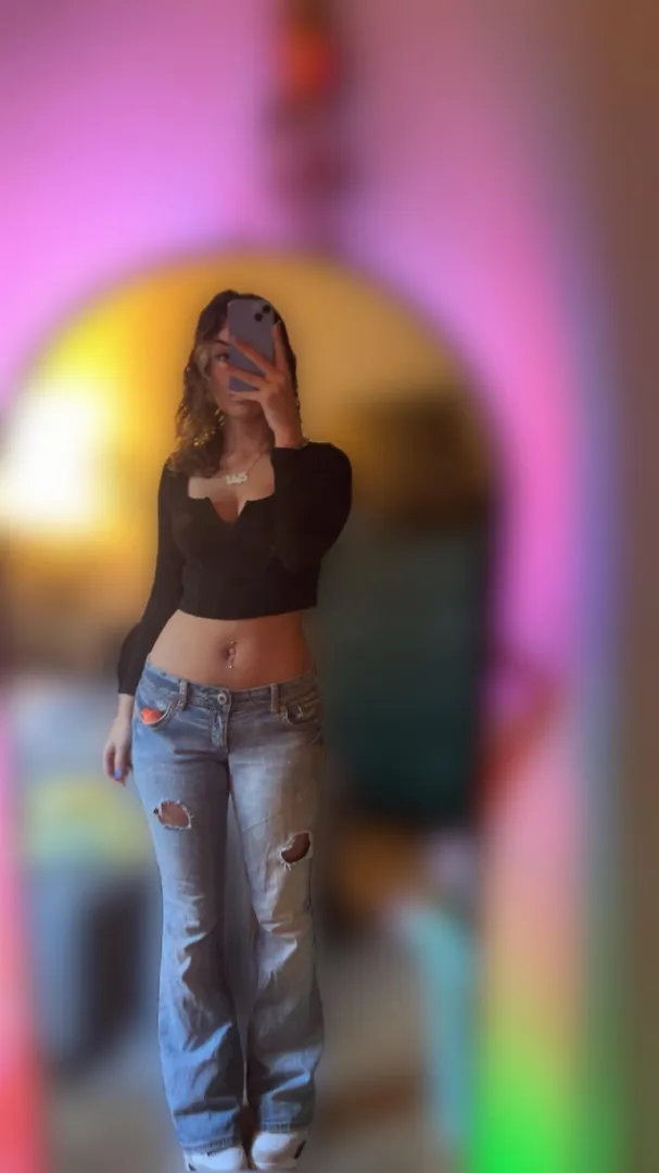 Low rise jeans are my fav 