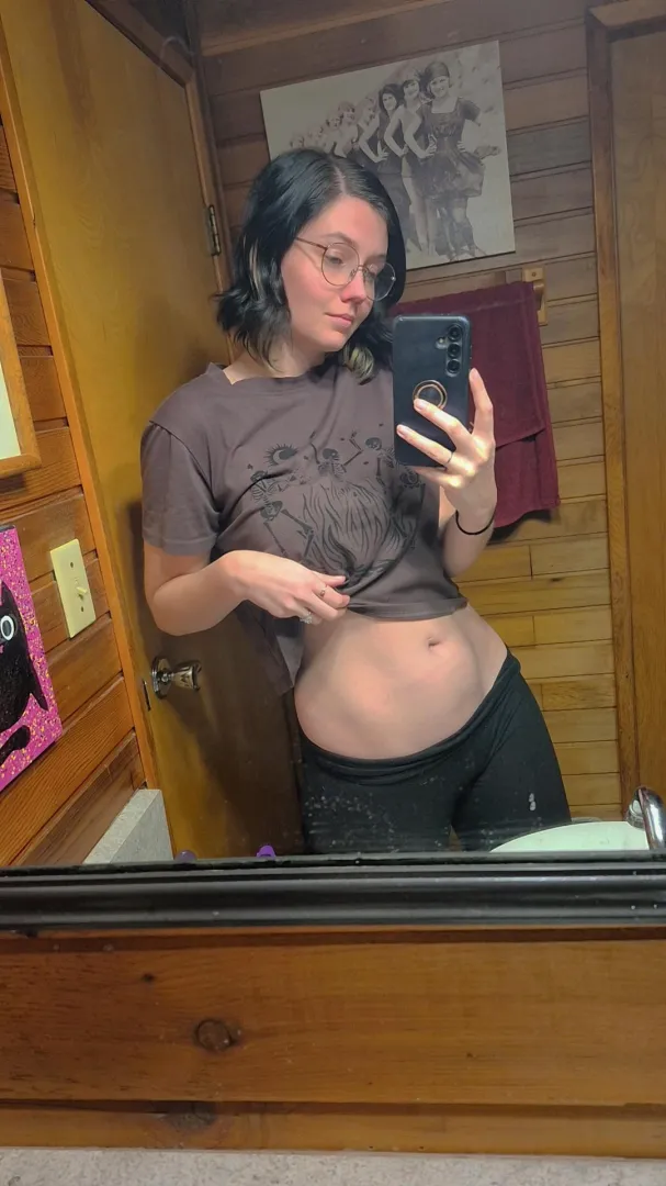 Lowrise and a crop top is the best combo 